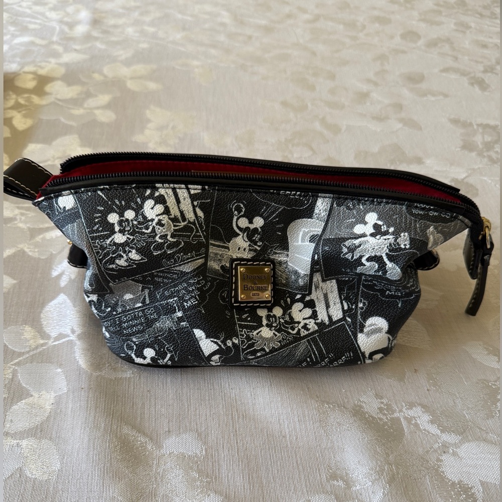 Dooney & Bourke make up case